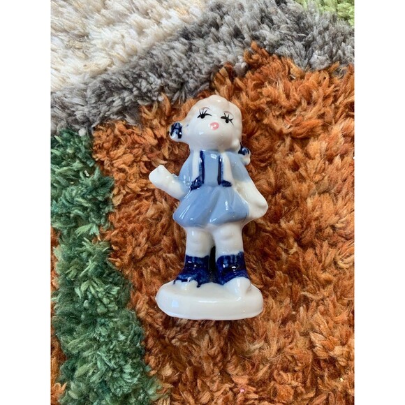Other - Vintage Dutch girl figurine